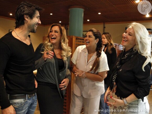 O trio aproveitou para bater um papo com a atriz Fabiana Karla