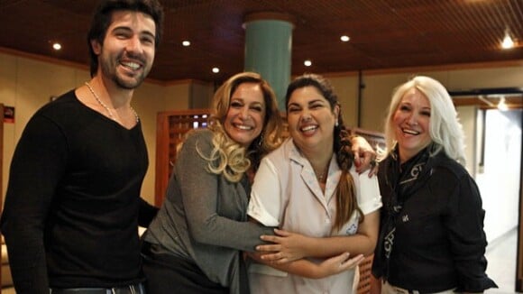 Susana Vieira recebe visita de sogra e marido nos estúdios de 'Amor à Vida'