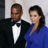 Kim Kardashian acompanhada do namorado, Kanye West