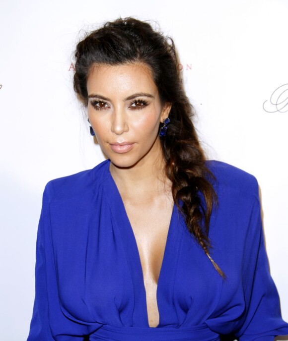Kim Kardashian posa em evento