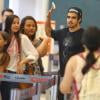 Caio Castro atende fãs no aeroporto do Rio, em 31 de julho de 2013