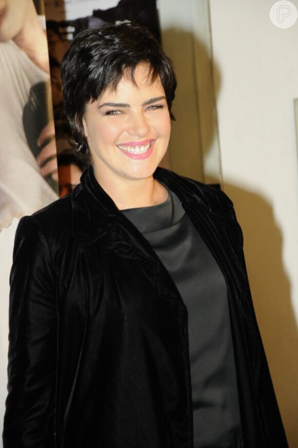 Ana Paula Arósio cortou o cabelo curtinho para gravar 'Insensato coração', mas abandonou a novela