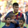 Neymar tem agradado os dirigentes do Barcelona por sua postura fora de campo