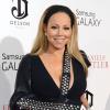 Mariah Carey personaliza tipoia para combinar com seu look na première do filme 'The Butler', em Nova York, em 5 de agosto de 2013
