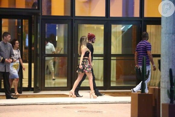 Luan Santana e a namorada, a estudante Jade Magalhães, foram acompanhados de segurança do cantor