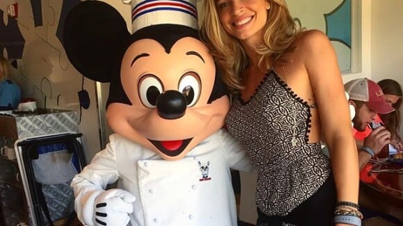 Grazi Massafera viaja para a Disney com Sofia e posa com personagens: 'Princesa'