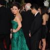 Mila Kunis usou longo verde esmeralda para a 68ª cerimônia Golden Globe Awards, realizada no Beverly Hilton Hotel, em janeiro de 2011