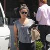 Mila Kunis foi vista com roupa de academia em West Hollywood, em agosto de 2012. Mesmo com um estilo mais despojado e à vontade, a atriz fica bem, não acha?