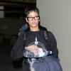 Rihanna foi vista abatida no Aeroporto Internacional de Los Angeles, nos Estados Unidos, na noite de 12 de dezembro de 2012