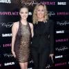 Sharon Stone está lançando seu novo filme, 'Lovelace'. No longa, ela é mãe de Amanda Seyfried