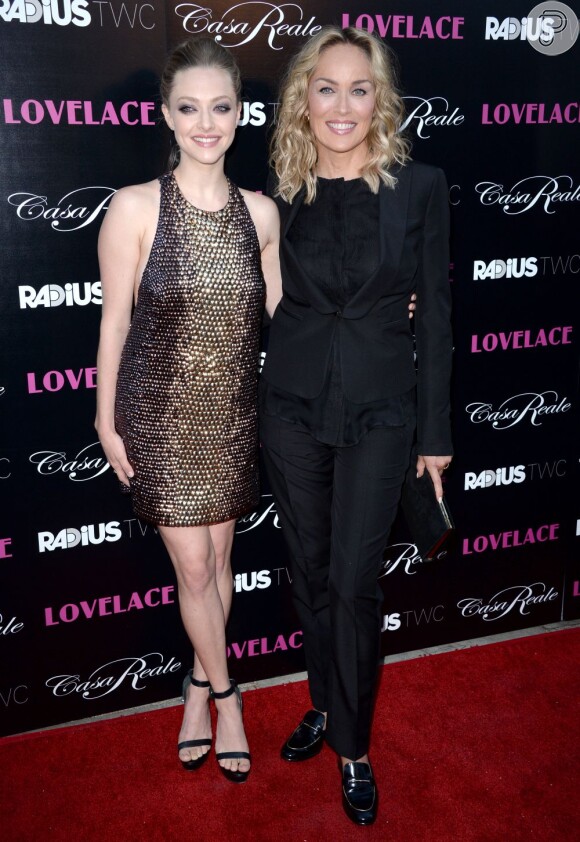 Sharon Stone está lançando seu novo filme, 'Lovelace'. No longa, ela é mãe de Amanda Seyfried
