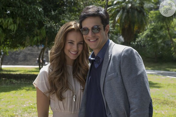 Félix (Mateus Solano) consegue internar Paloma (Paolla Oliveira) em uma clínica psiquiátrica de métodos radicais, em 'Amor à Vida'