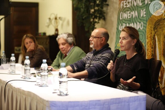 Maitê Proença e Domingos Oliveira participam de coletiva de imprensa, em Gramado, em 16 de agosto de 2013