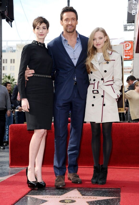 Hugh Jackman ganha estrela na Calçada da Fama em 13 de dezembro de 2012, e é prestigiado por Anne Hathaway e Amanda Seyfried