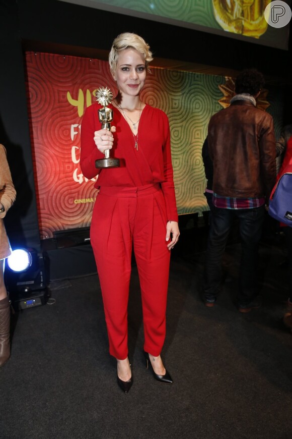 Leandra Leal ganhou o Kikito de Melhor Atriz por sua interpretação no filme 'Éden', no Festival de Gramado, em 17 de agosto de 2013