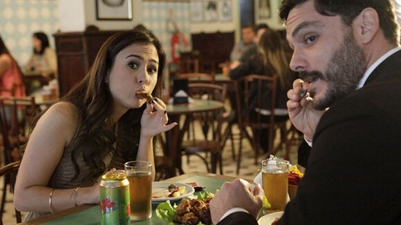 Tatá Werneck come 3 pratos de macarrão às 6h, em 'Amor à Vida': 'Tudo verdade'