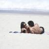Brunon Gissoni e Yanna Lavigne namoram na praia da Barra em 21 de agosto de 2013