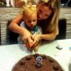 Filho de Neymar, Davi Lucca, faz 2 anos e corta bolo com a mãe, a estudante Carolina Dantas