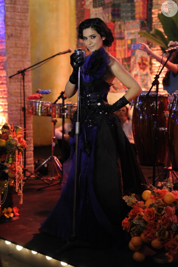 Moro Anghileri interpreta a cantora Cristal em 'Flor do Caribe'