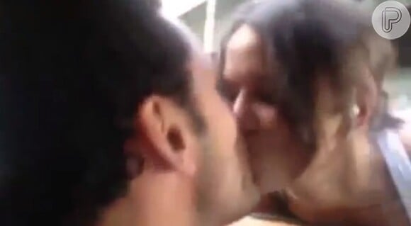 Fred beijou a motoqueira Izabela Araújo em uma avenida de Minas Gerais