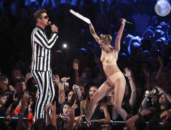 Miley Cyrus na apresentação do VMA, no último domingo (25)
