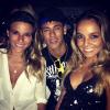 Neymar postou em seu Instagram uma foto entre as ginastas Jade Barbosa e Gabriela Soares, em Recife, em 15 de dezembro de 2012