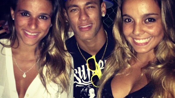Neymar posta foto com as ginastas Jade Barbosa e Gabriela Soares em Recife