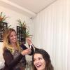 Isabelli Fontana esteve nesta quinta-feira (29), no salão Spa Dios, para fazer tratamento no cabelo