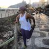 No Instagram, Gaby Amarantos publicou foto em que aparece se alongando na orla de Ipanema, no Rio, neste domingo, dia 1º de setembro de 2013