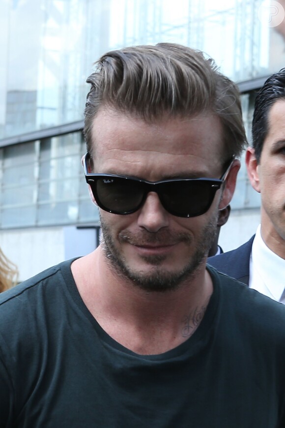 Segundo uma fonte do 'Daily Mirror', Taylor Swift 'está ansiosa para trabalhar com Beckham, que ela acha lindo – mas comprometido'