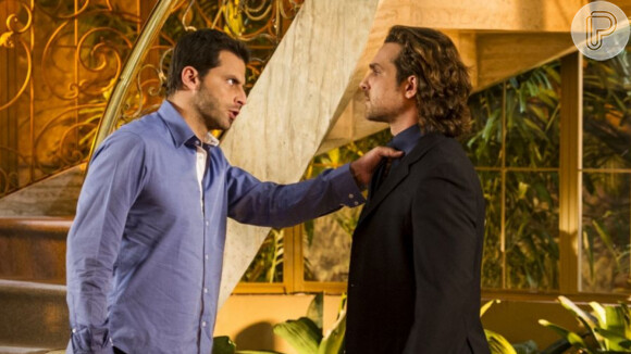 Na reta final da novela 'Flor do Caribe', Alberto (Igor Rickli) apavora Cassiano (Henri Castelli) ao sequestrar Laurinha (Serena/Vitória Lovatel)