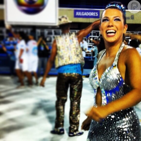 Petra Mattar desfilou pela Beija-Flor no carnaval de 2013 como um dos destaques de chão