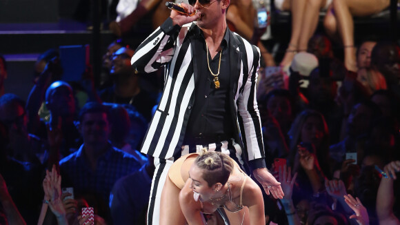 Miley Cyrus pode perder capa da 'Vogue' após apresentação polêmica no VMA 2013