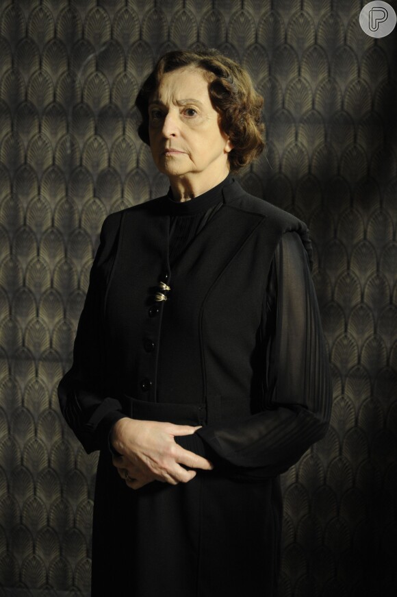 Ana Lucia Torre vive a governanta Frau Gertrude, que trabalha há mais de 30 anos para a família Houser, em 'Joia Rara'
