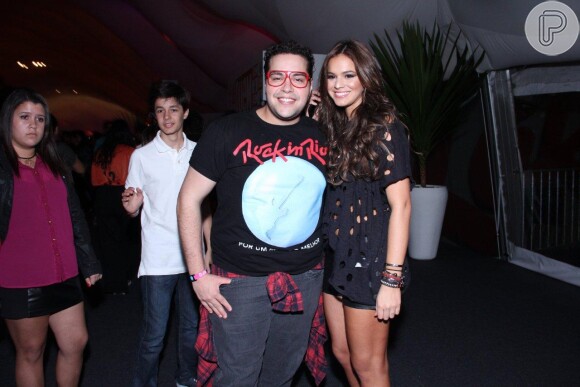 Bruna Marquezine não desgrudou do amigo Tiago Abravanel durante a primeira noite do Rock in Rio