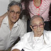 Caetano Veloso lembra aniversário de Dona Canô, que faria 106 anos: 'Era vida'