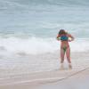 Marina Ruy Barbosa exibiu a ótima forma em cenas de biquíni em praia do Rio de Janeiro