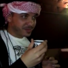 Wesley Safadão usou um turbante árabe e provou comidas e bebidas típicas da região