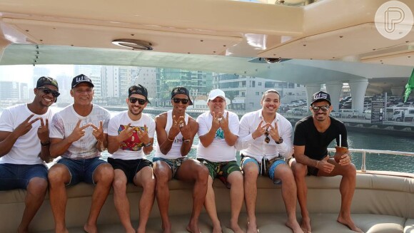Wesley Safadão curte viagem a Dubai com a mulher, Thyane Dantas, e amigos