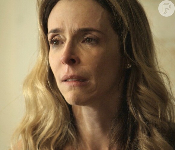 Foto: Kiki (Deborah Evelyn) afirmou que odeia Gibson (José de Abreu) e que  está feliz com sua morte, durante o velório do Pai, na novela 'A Regra do  Jogo' - Purepeople