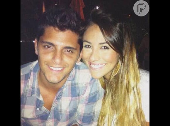 Bruno Gissoni e ex-namorada Stephanie Marques retomaram a relação em novembro do ano passado, mas o ator não quer assumir o namoro