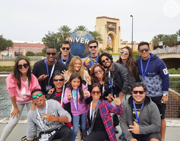 Anitta viajou a Orlando, nos Estados Unidos, com um grupo de familiares e amigos
