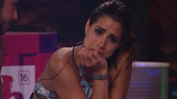 Juliana do 'BBB16' chora em festa ao lembrar do namorado: 'Sinto falta dele'