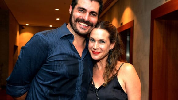 Vanessa Lóes posa com o marido, Thiago Lacerda, em meio a rumores de crise