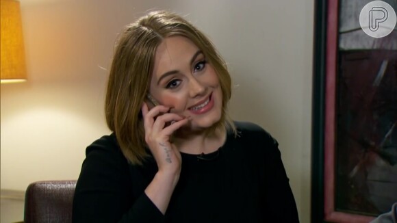 Adele comenta sobre 'Hello': 'Essa ligação nunca existiu. Eu precisava só fazer as pazes comigo mesma'
