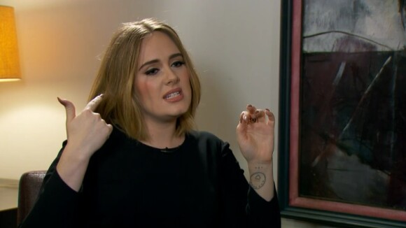 Adele conta atitude após desafinar no Grammy 2016: 'Pedi um hambúrguer duplo'