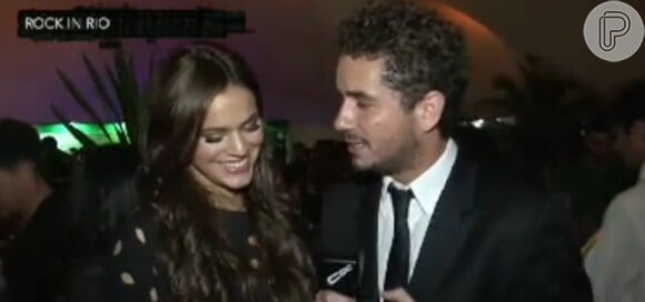 Bruna Marquezine contou em entrevista ao programa 'CQC', que fala sempre com o namorado Neymar pela internet