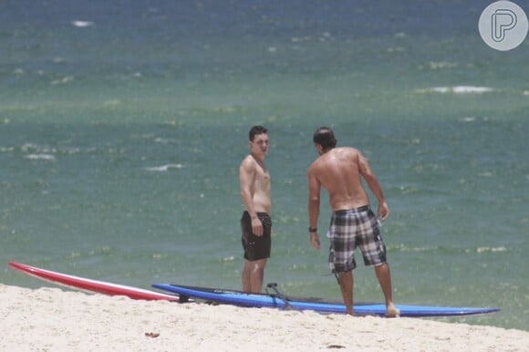 Di Ferrero estava com um amigo praticando stand up paddle na praia da Barra da Tijuca