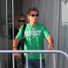 Jon Bon Jovi foi surpreendido por fã durante saída dele do hotel Fasano, em Ipanema, Zona Sul do Rio de Janeiro, neste sábado, 21 de setembro de 2013