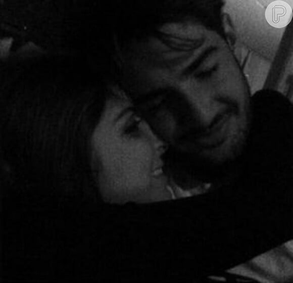 Sophia Mattar já divulgou uma foto onde ela aparece abraçada com Alexandre Pato e de rosto colado